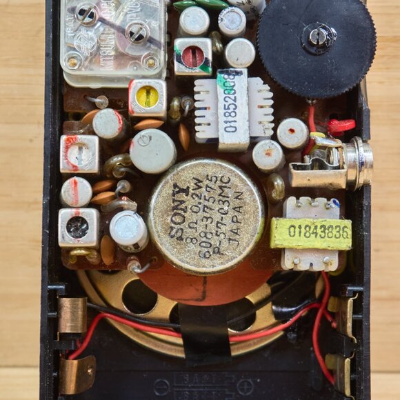 Vintage Sony 2R-32 Six Transistor Portable AM Radio, Working, Made in Japan - Picture 9 of 9